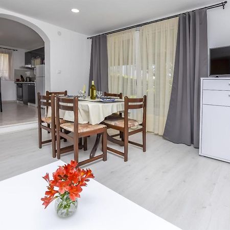 Apartments Viktor Rogoznica  Bagian luar foto