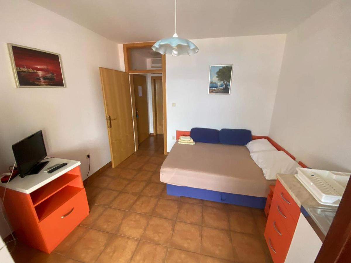 Apartments Viktor Rogoznica  Bagian luar foto