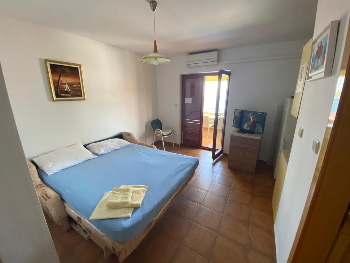 Apartments Viktor Rogoznica  Bagian luar foto