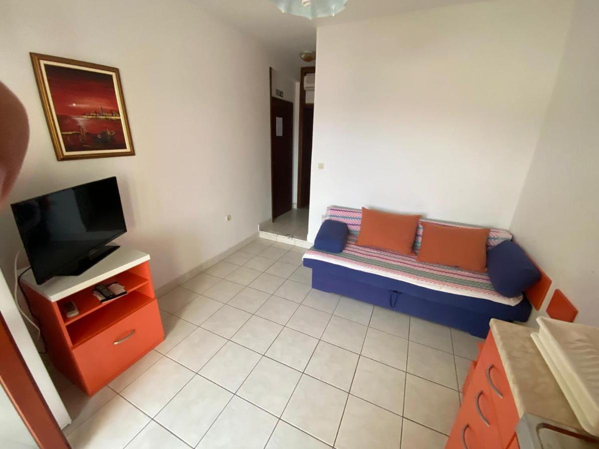 Apartments Viktor Rogoznica  Bagian luar foto