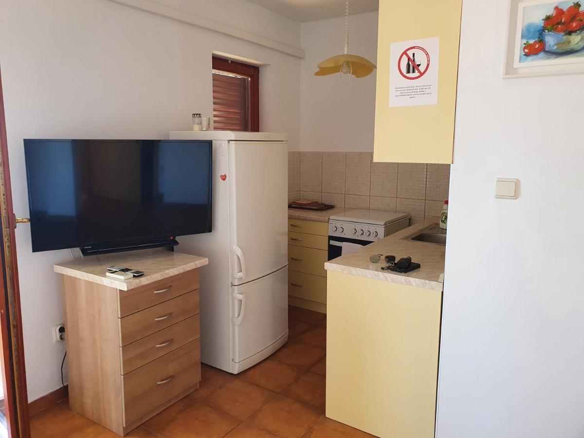 Apartments Viktor Rogoznica  Bagian luar foto