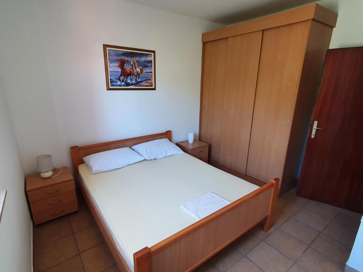 Apartments Viktor Rogoznica  Bagian luar foto
