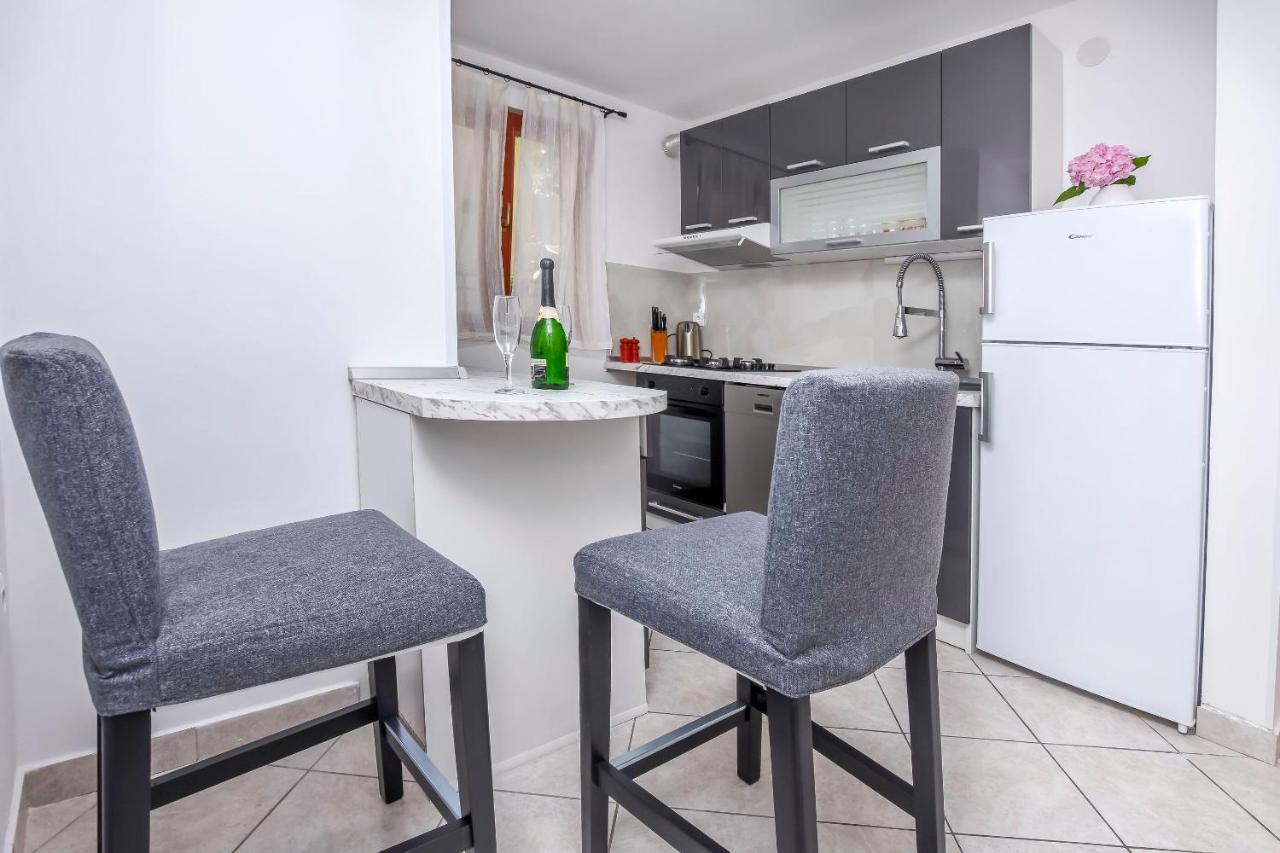 Apartments Viktor Rogoznica  Bagian luar foto