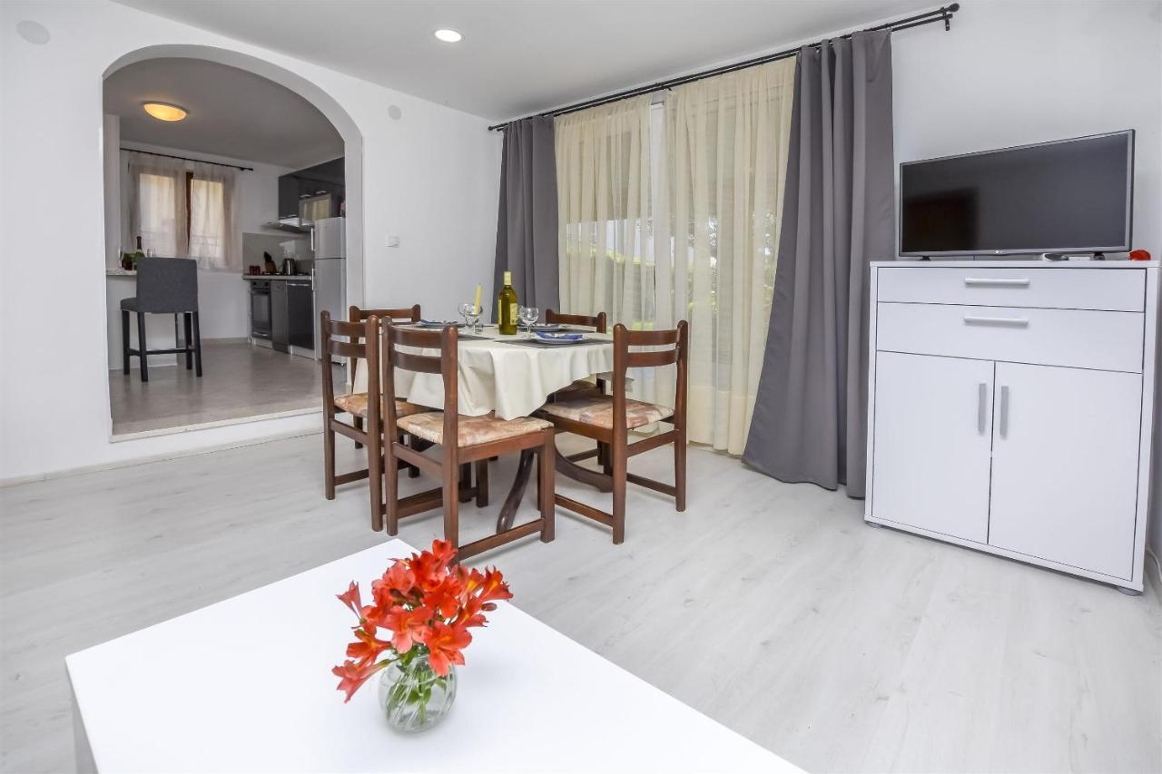 Apartments Viktor Rogoznica  Bagian luar foto