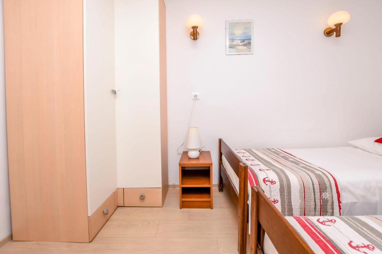 Apartments Viktor Rogoznica  Bagian luar foto