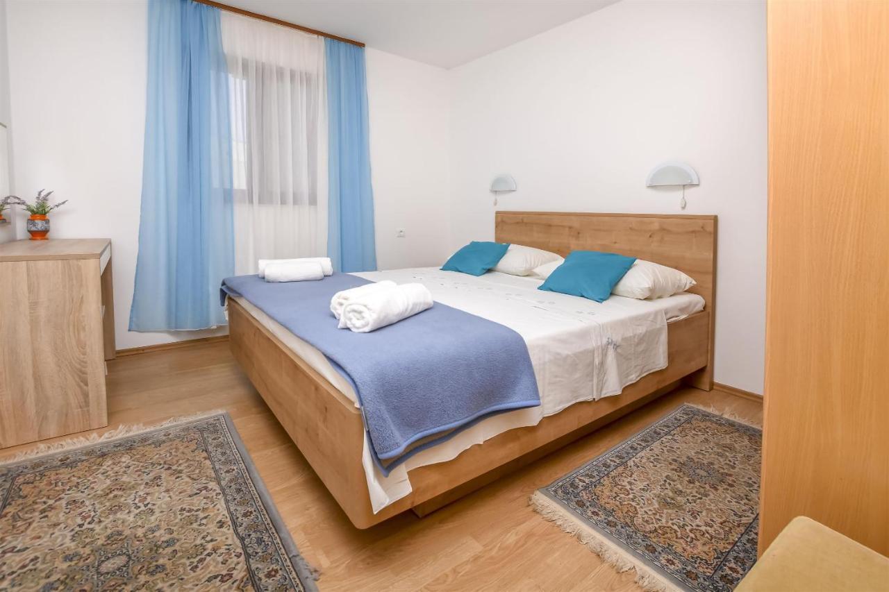 Apartments Viktor Rogoznica  Bagian luar foto
